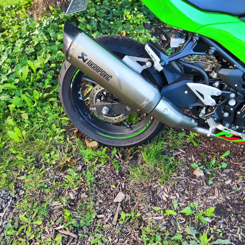 Akrapovic Slip On til Ninja 400 og 500