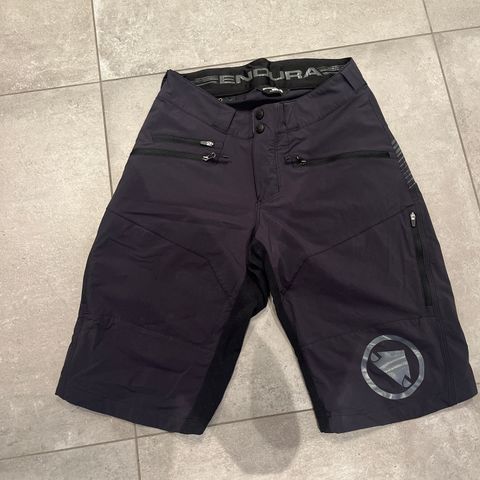 Lite brukt Endura Singletrack shorts selges - str S