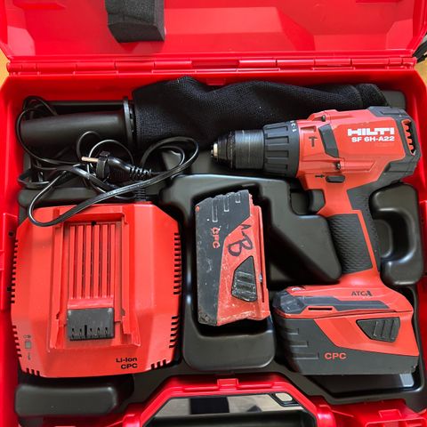 Hilti SF 6 A-22V drill med 2 batteri og lader.