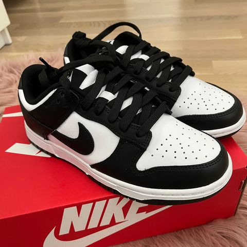 Nike DUNK LOW - Joggesko