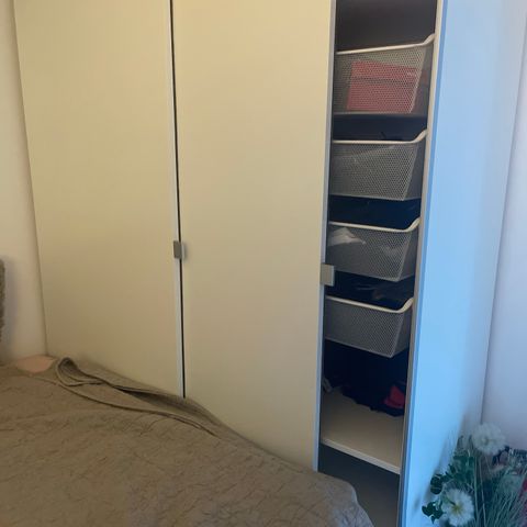 Hvit Garderobe skap