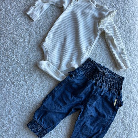 Babyklær jente - offwhite body og myk jeans i str. 68 (6mnd)