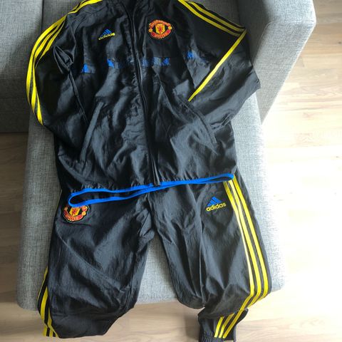 Manchester United tracksuit og overtrekk