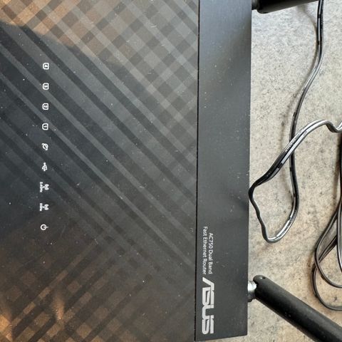 Asus Dual band AC 750 + D-link 5 port switch