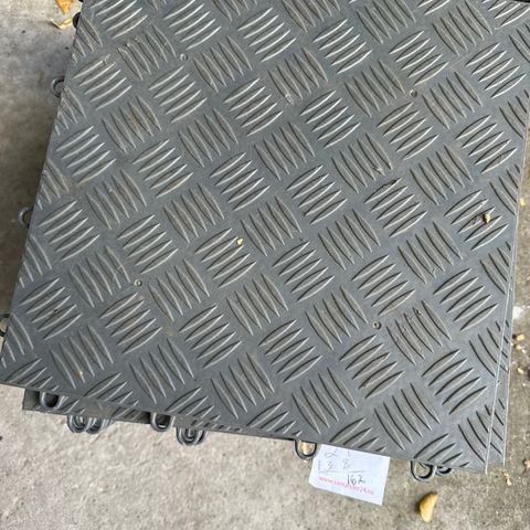 Grå Plastflliser , garasjegulv Kiwi tiles