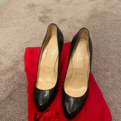 Christian Louboutin sko (hæler) i 39 (passer en 38)