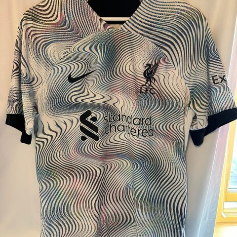 Liverpool bortedrakt fra 2022/23 sesongen - Vapor knit