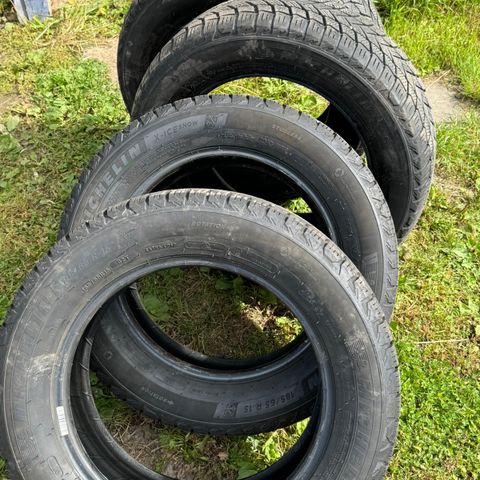 Michelin piggfri vinterdekk 185/65-15 fra 31/20 ca 6 mm mønster