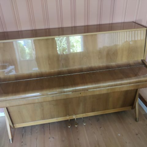 Piano, i god stand (sauter). Reservert