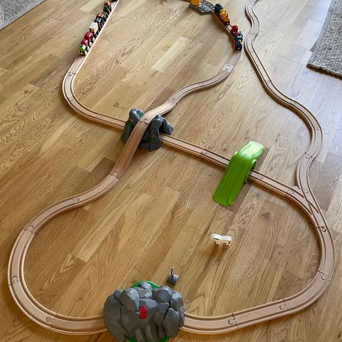 Brio togsett selges