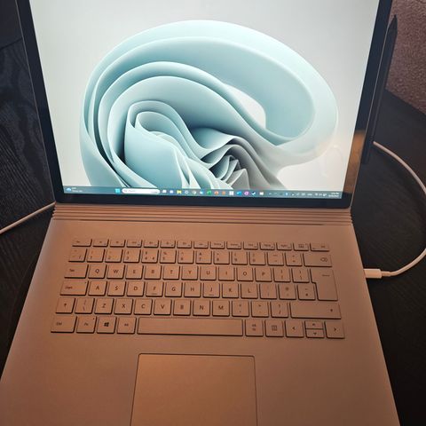 Microsoft Surface Book 2 - 15 tommer bærbar pc - 512 GB Intel Core i7 16 GB RAM