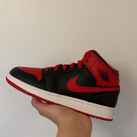 Jordan one mid bred