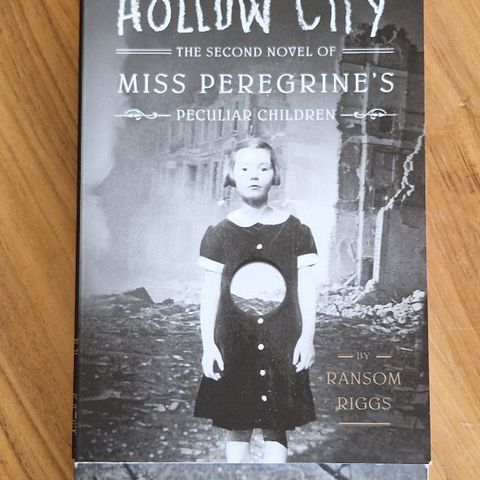 Triologi - Miss Pelegrine's peculiar children