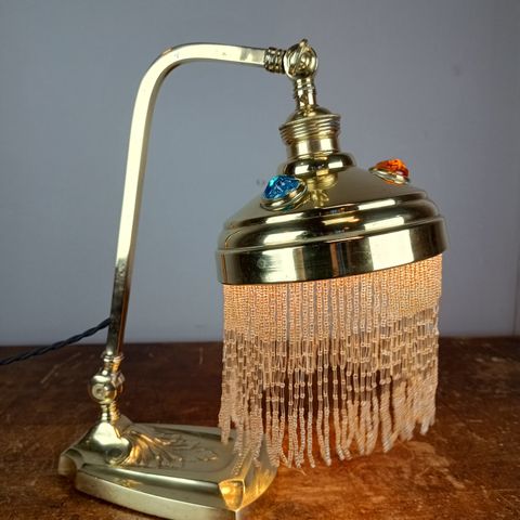 Antikk Jugendstil bordlampe med pærlefrynse.