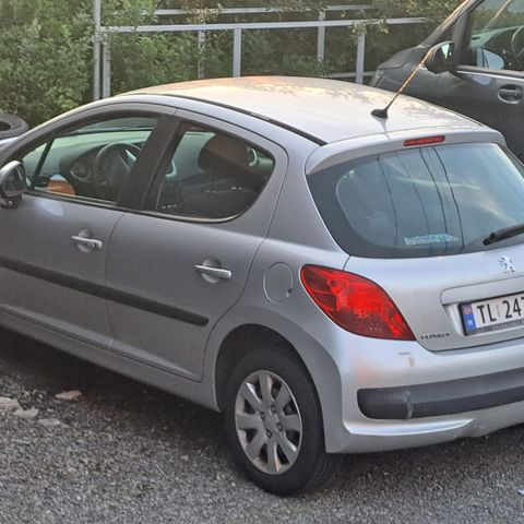 Peugeot 207  1.4 bensin.  2008 mod