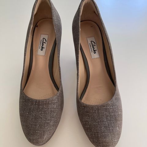 Clarks pumps 37.5