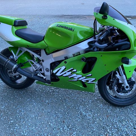 Kawasaki ZX7R delesykkel / deler ønskes kjøpt