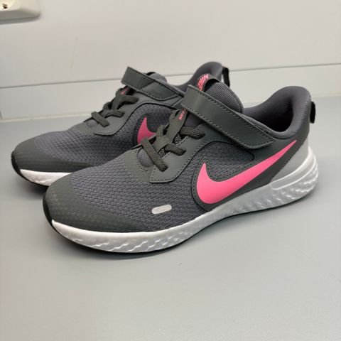 Nike joggesko str 34 grå rosa