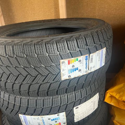 Michelin X-Ice Snow SUV 235/55 R18 104T XL TL X-ICE SNOW SUV