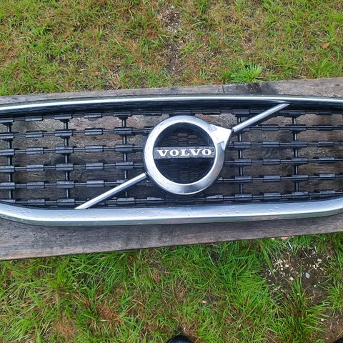 Volvo V60 grill