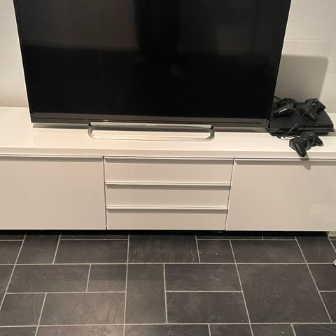 IKEA tv benk i høyglans hvit