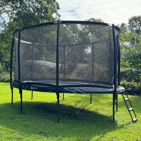 North Explorer 500 - oval super trampoline med nett og stige, svært pen