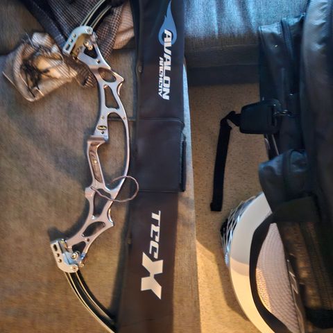 Hoyt xt2000 compound