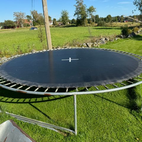 4,2 m trampoline gis bort - behøver ny beskyttelse