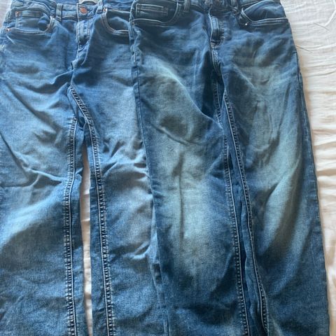 To jeans fra Lindex. En i str 146, den andre i 152.