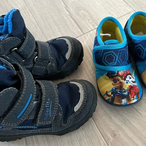 Vintersko Superfit og Paw Patrol tøfler i 23.