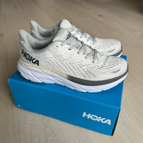 HOKA Clifton 8 i flere størrelser (pris: 1500 kr )