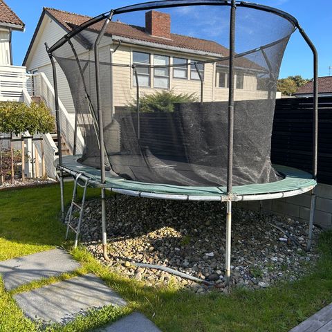 Gis bort trampoline