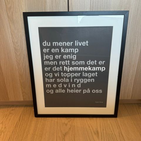 Bilde/plakat med tekst av Trygve Skaug