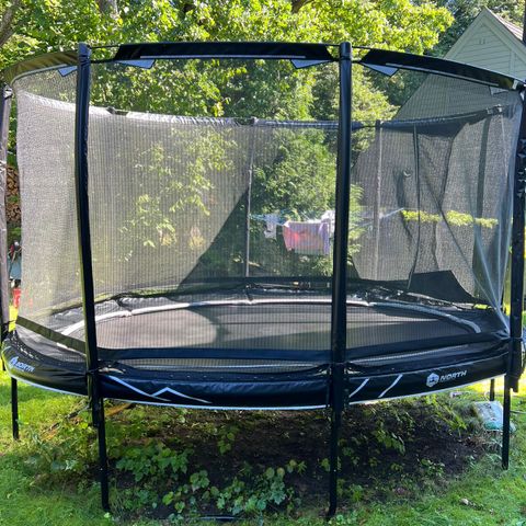 Kupp! North Explorer 420 oval høgkvalitets trampoline!