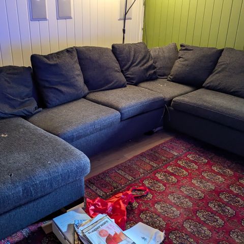 Stor hjørne sofa gis bort. Bohus.