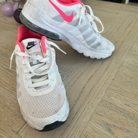 Nike Air str 38, ungdom