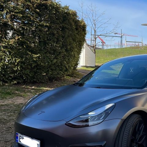 Frontleppe til Tesla model 3 selges billig