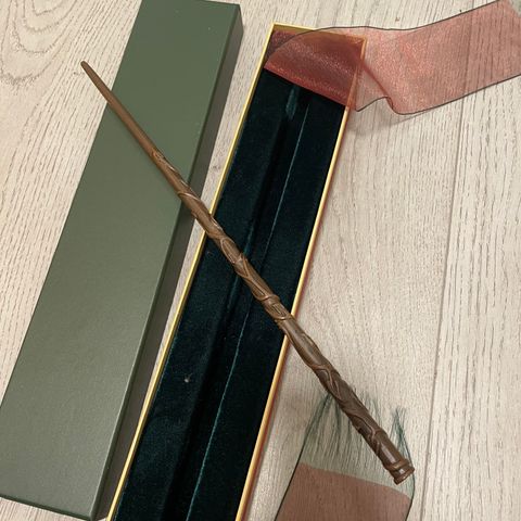 Hermione Granger's Wand w/Ollivander Box