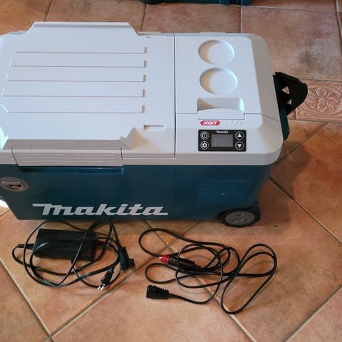 Makita kjøle / varmeboks - LXT / XGT. Med 12 v bil og  230 adapter