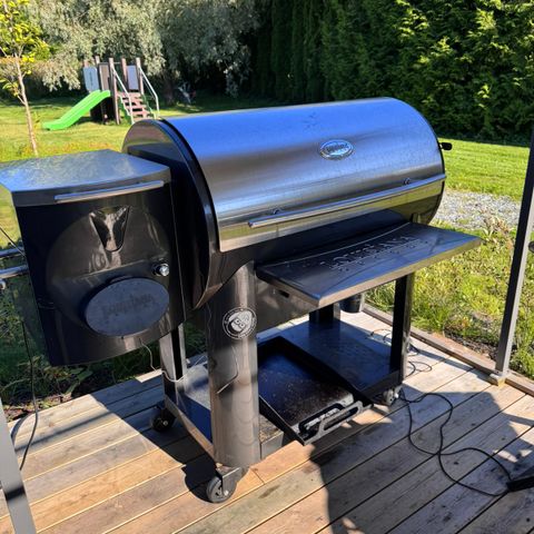 Louisana Founders Series Leagacy 1200 pellet smoker