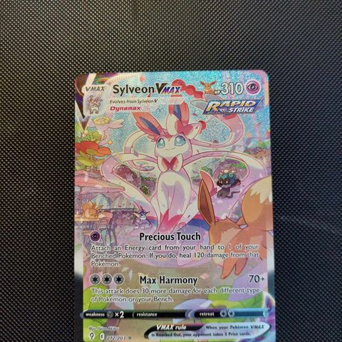 Sylveon Vmax 212/203