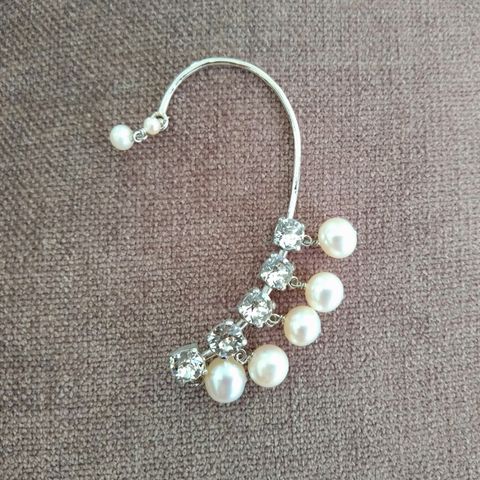 Ear cuff / øremansjett med pearl/perle, zirconia