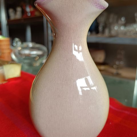 Fin liten vase i fine RETRO kremfarger (16 cm høy)