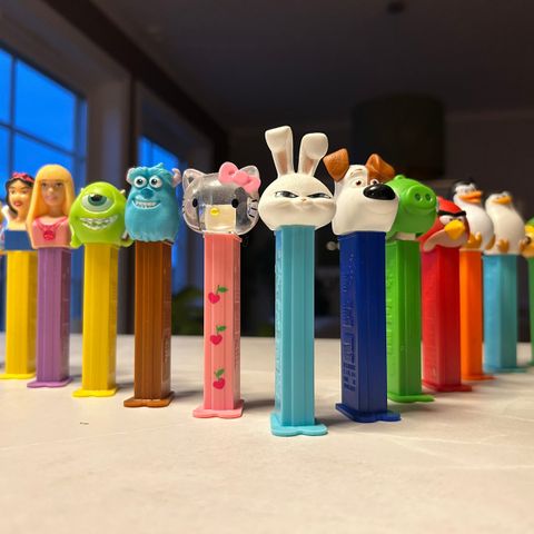 Pez, 13 dispensere