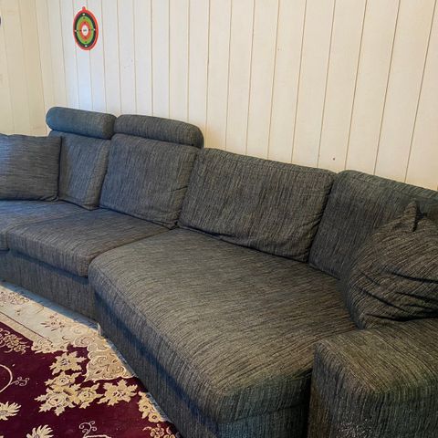 Godt brukt sofa gis bort. Reservert til lørdag.