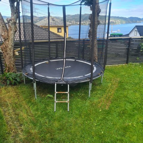 Trampoline 240cm gies vekk