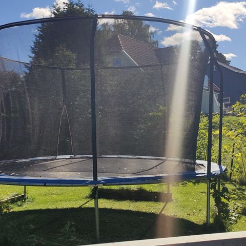 Trampoline gis bort mot henting