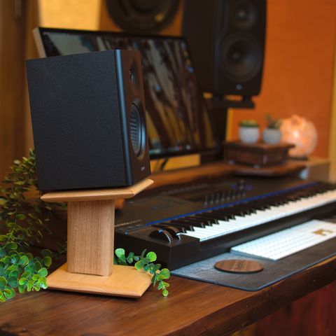 Heltre desktop speaker-stand for hifi, lydstudio , gaming og data selges !