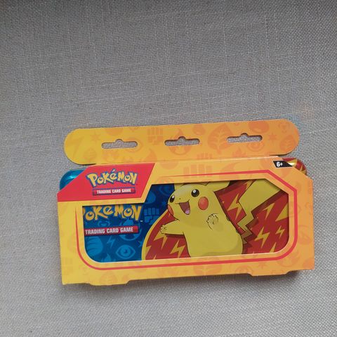 2× Pokemon Pickachu tin