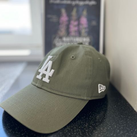 LA caps